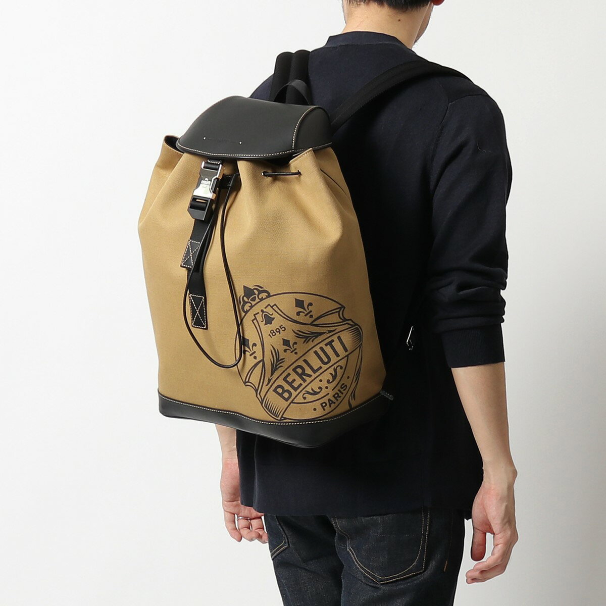 【エントリーでポイント最大11倍！30日21時〜23時59まで】Berluti ベルルッティ M216988 ロッジ キャンバス バックパック リュック ロゴ レザー デイパック 鞄 BEIGE+BLACK メンズ【2021ss】