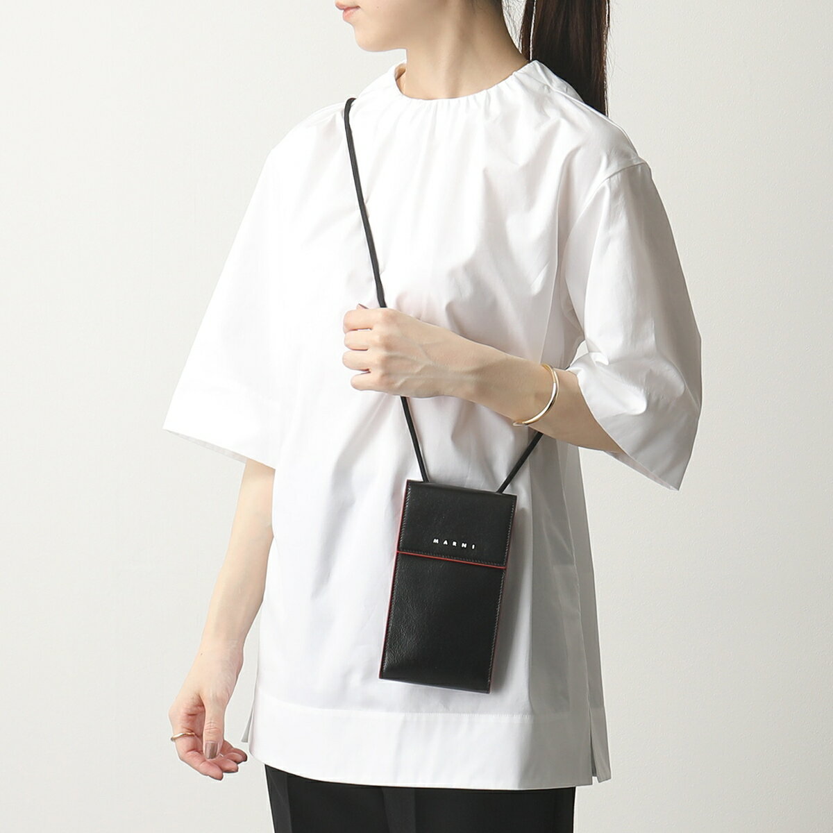 MARNI マルニ TEMI0009U0 P2644 シャイニーカーフスキン フォンケース バイカラー レザー ネックポーチ iPhoneケース 携帯ケース Z2N67 レディースのサムネイル