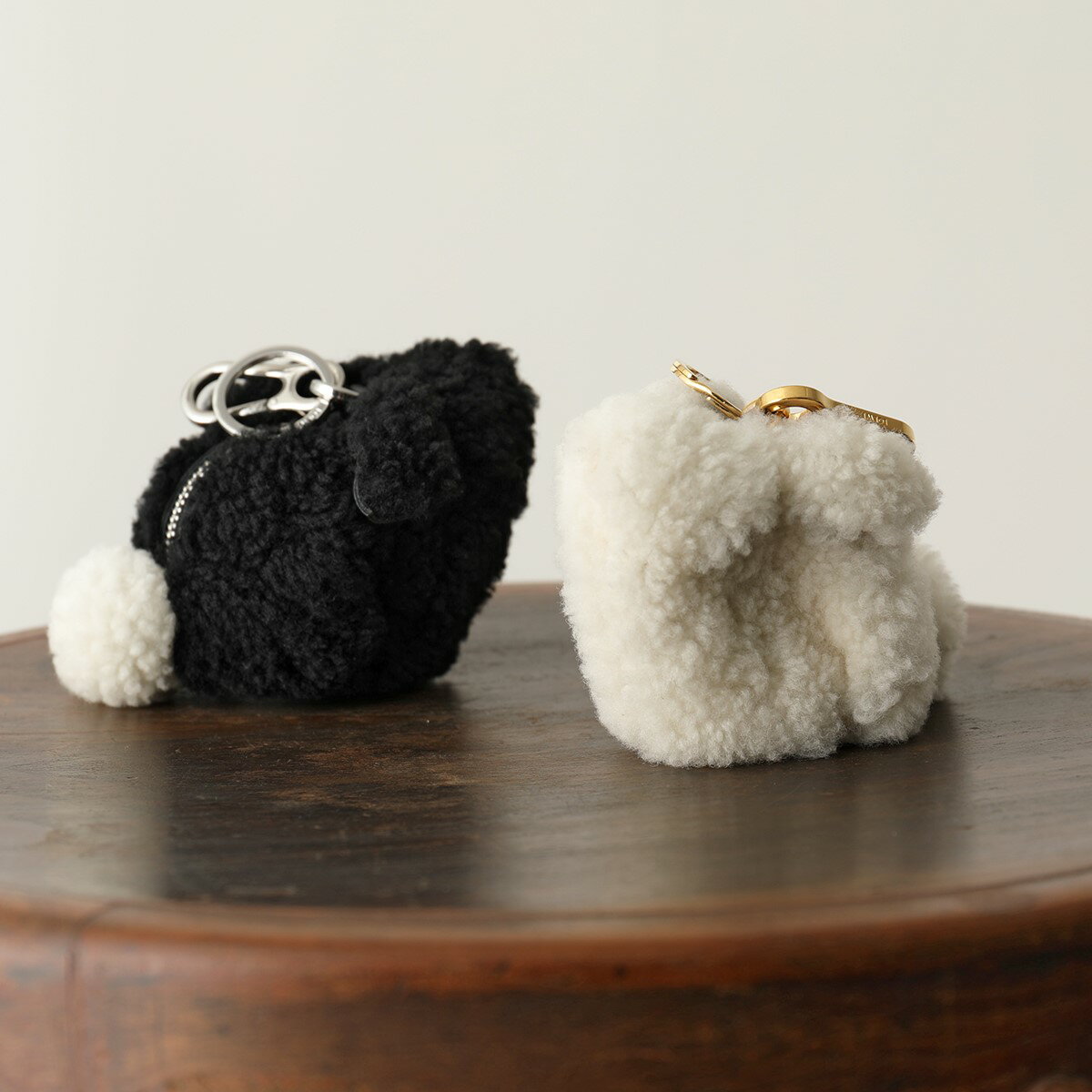 LOEWE ロエベ 121.67.T40 BUNNY CHARM カラー2色 バニー バッグチャーム コインケース 小銭入れ ANIMAL アニマル うさぎ ボア レディースのサムネイル
