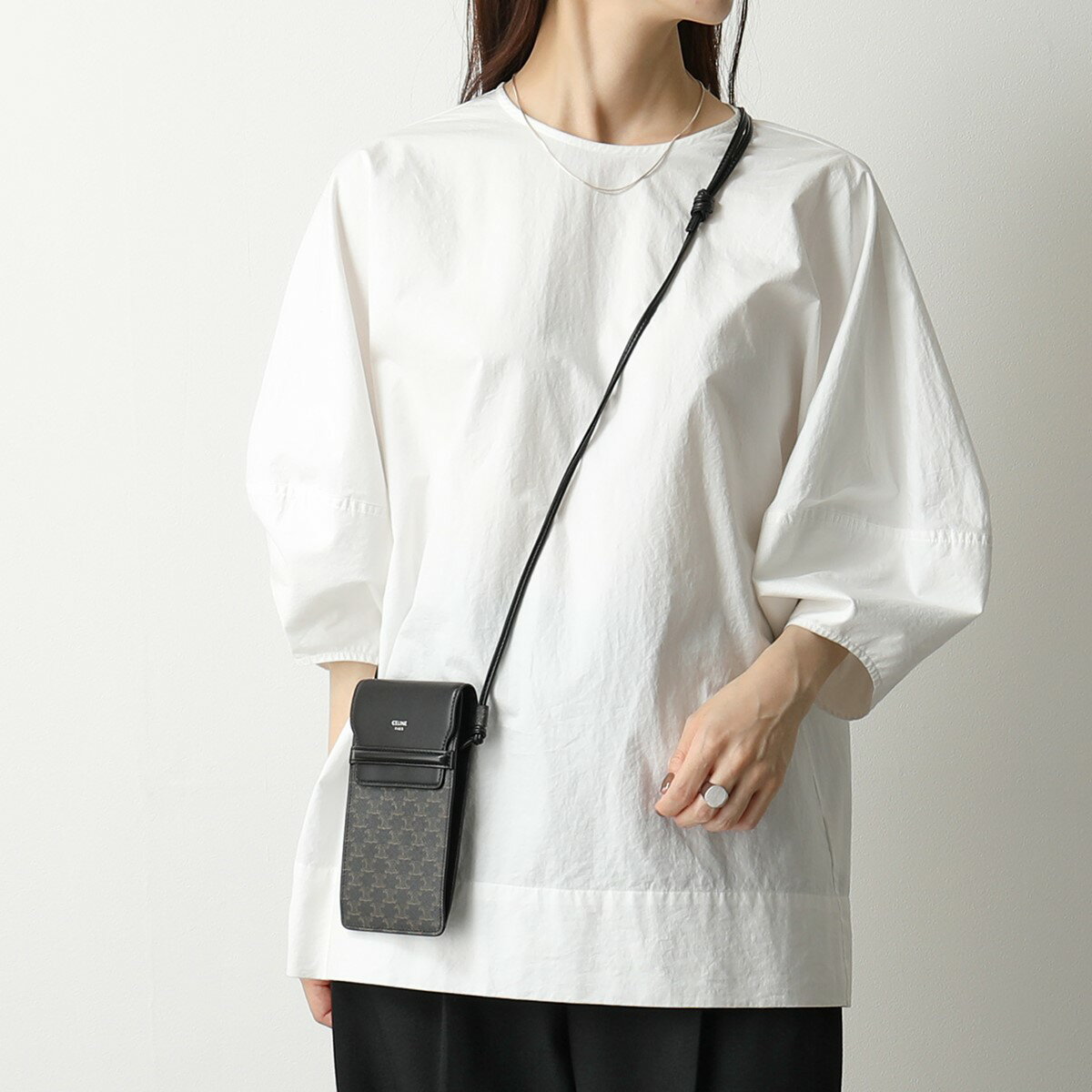 CELINE セリーヌ 10G332CQD.38SI Phone pouch with Flap レザー フォンポーチ スマホケース トリオンフ ショルダーストラップ付き ネックポーチ Black レディース