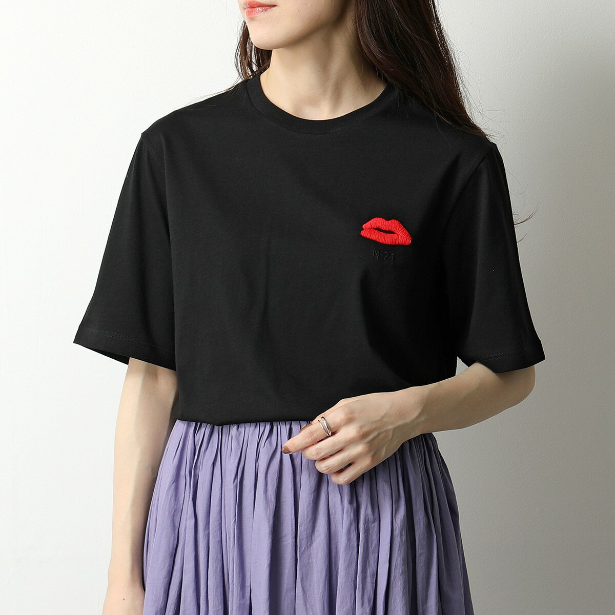 N°21 ヌメロヴェントゥーノ F043 6316 半袖 Tシャツ クルーネック カットソー ロゴT リップ 刺繍 コットン 9000 レディースのサムネイル