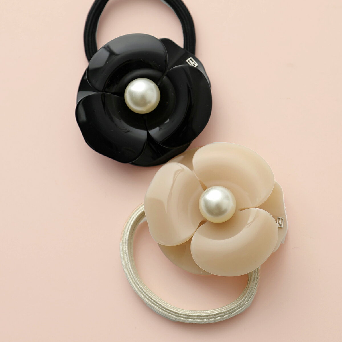 ALEXANDRE DE PARIS アレクサンドル ドゥ パリ APY 17448 04 カラー2色 ヘアゴム 髪留め ヘアーアクセサリー 花 カメリア パール レディースのサムネイル