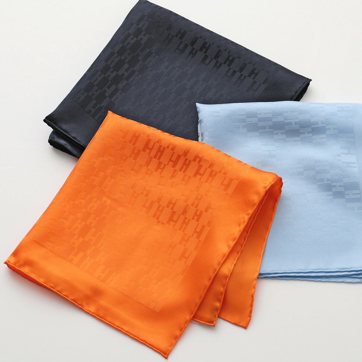 HERMES エルメス 050575T POCHETTE FACONNEE H カラー11色 45×45 ポケットチーフ シルク スカーフ ハンカチ メンズ レディースのサムネイル
