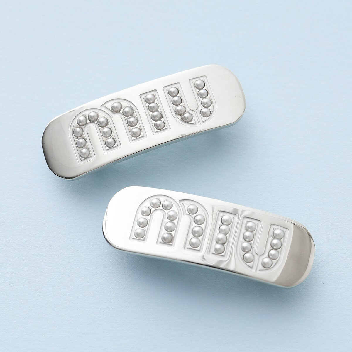 MIUMIU ミュウミュウ ヘアクリップ 2点セット 5JF086 2DAM F0SAK レディース パール バレッタ ロゴ ACCIAIO+CREAMのサムネイル
