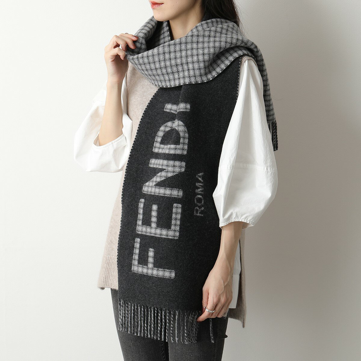 FENDI フェンディ マフラー レディース FXT334 AHR1 F0QZ0 GREY 180×30 スカーフ ウール カシミヤ チェック柄 ロゴ フリンジ ストールのサムネイル