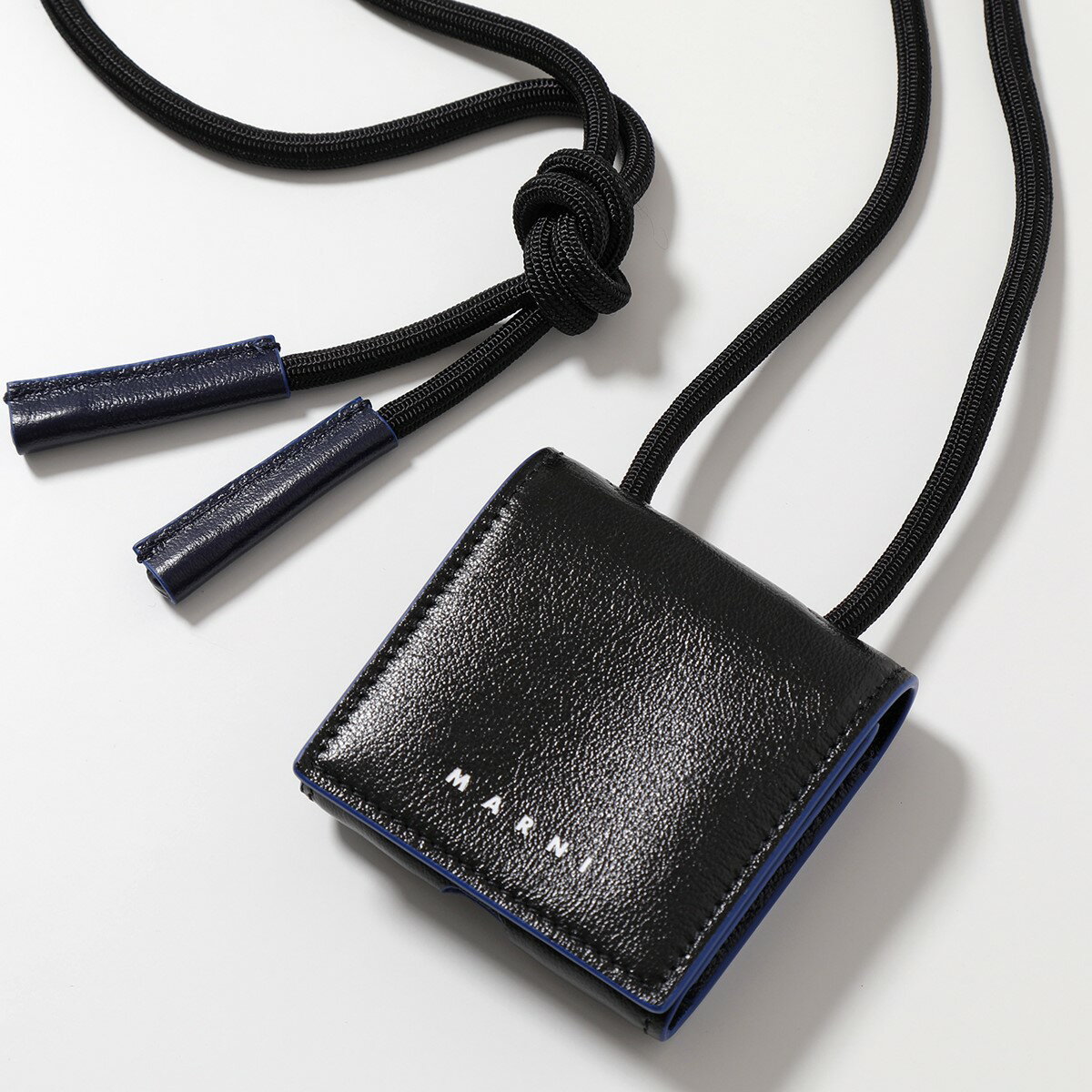 MARNI マルニ イヤホンケース AUMI0000U0 P2644 メンズ レザー AIRPODSケース バイカラー アジャスタブルショルダーストラップ エアーポッズ Z452Bのサムネイル