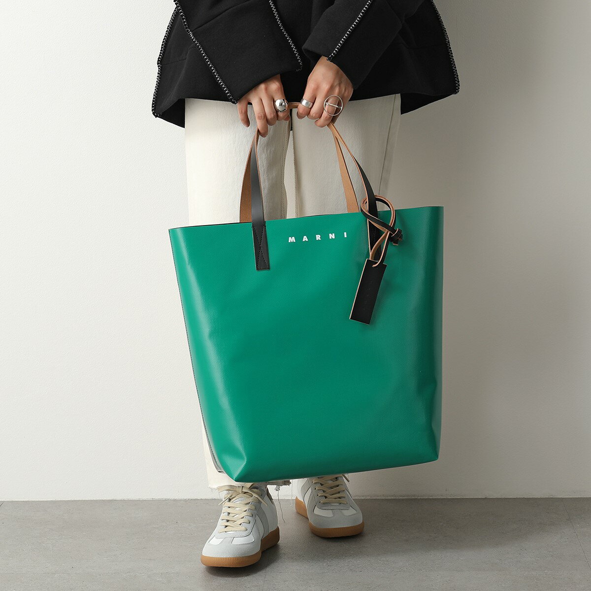 MARNI トートバッグ SHMQ0000A3 P3572 レディース PVC バイカラー TRIBECA バーチカル ショッピングバッグ 鞄 Z2O63のサムネイル