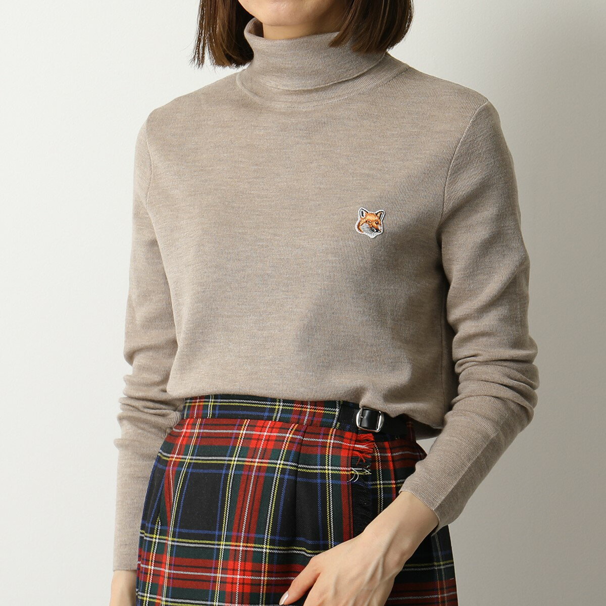 MAISON KITSUNE メゾンキツネ HW00516KT1036 FOX HEAD PATCH FITTED TURTLENECK タートル ニット セーター BEIGE-MELANGE レディースのサムネイル