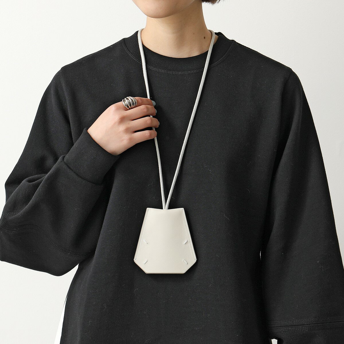 MAISON MARGIELA マルジェラ 11 キーリング S55UA0025 P4303 レディース クロシェット ネックストラップ レザー T2003のサムネイル