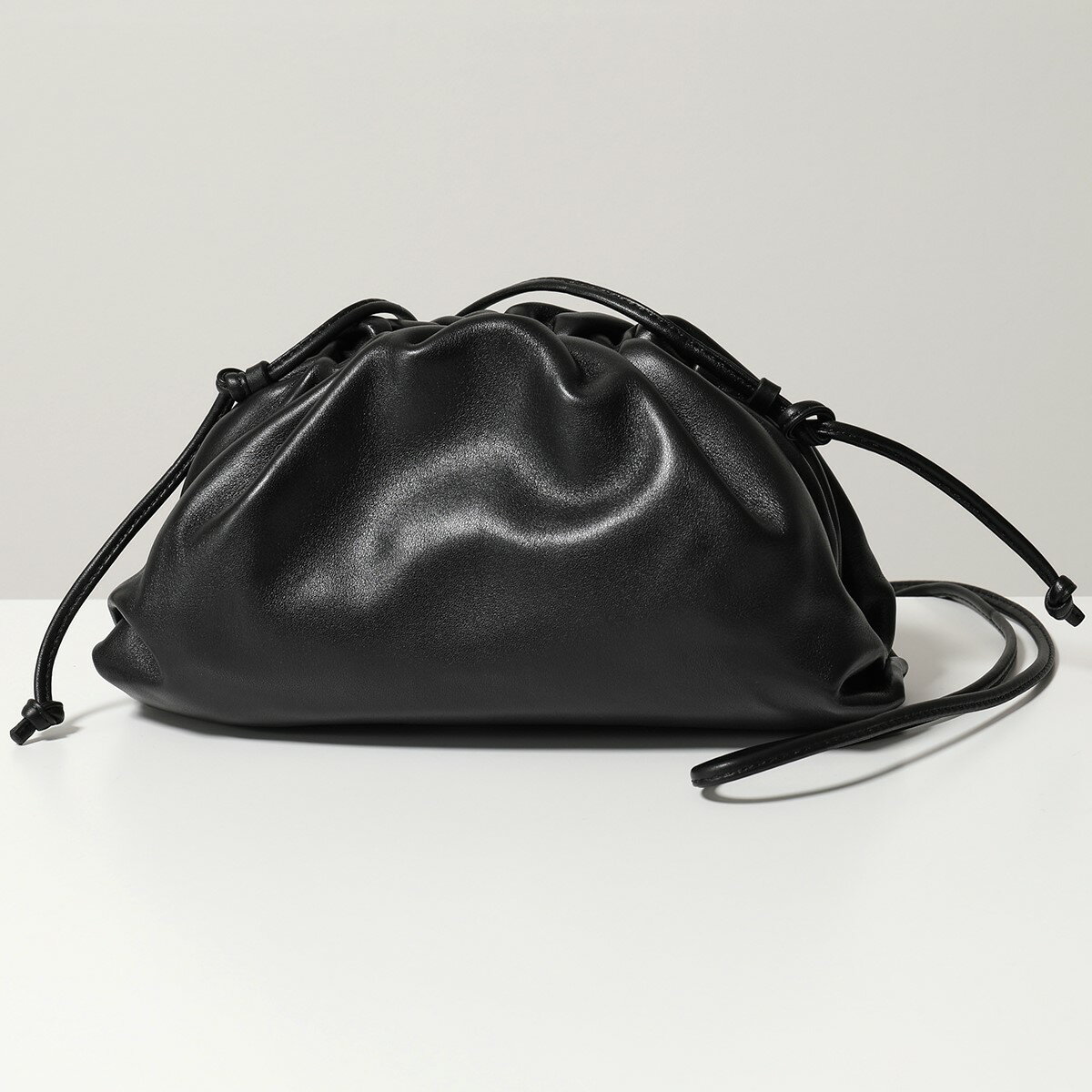 BOTTEGA VENETA ボッテガヴェネタ 585852 VCP40The Pouch 20 ミニ ザ・ポーチ レザー ショルダーバッグ クラッチバッグ ポーチ1229 鞄 レディースのサムネイル