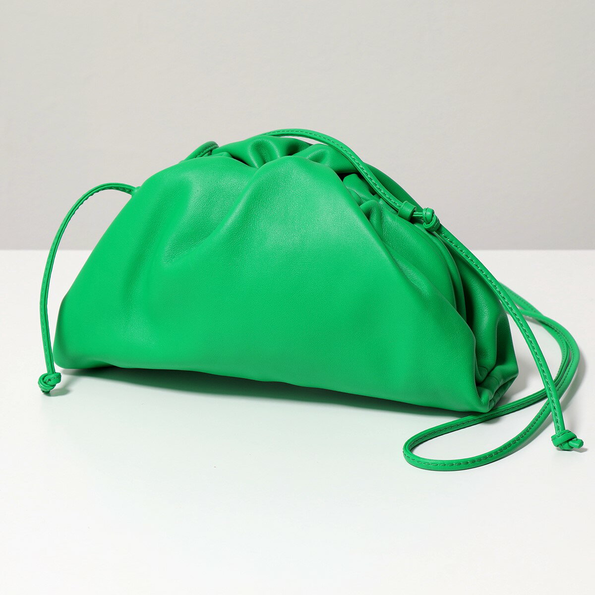 BOTTEGA VENETA ボッテガヴェネタ ショルダーバッグ The Pouch 20 ミニ ザ・ポーチ 585852 VCP40 レディース レザー クラッチバッグ ポーチ 鞄 3724のサムネイル