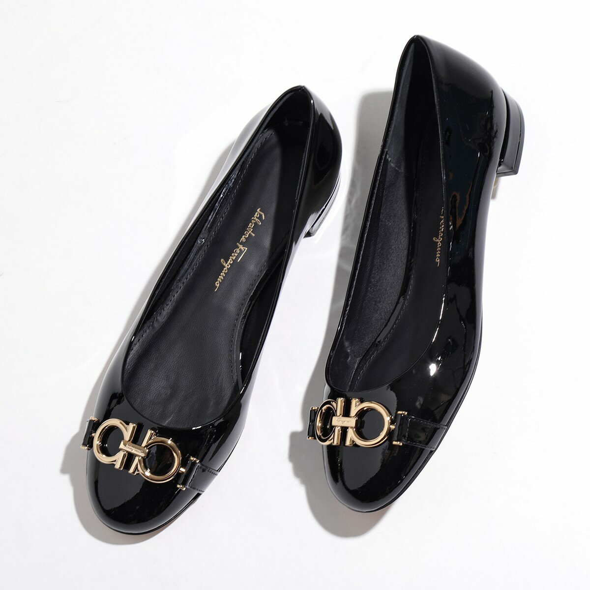 SALVATORE FERRAGAMO フェラガモ パンプス GARDA 10 704747 レディース エナメル ダブルガンチーニ フラット ワイズD 靴 NEROのサムネイル