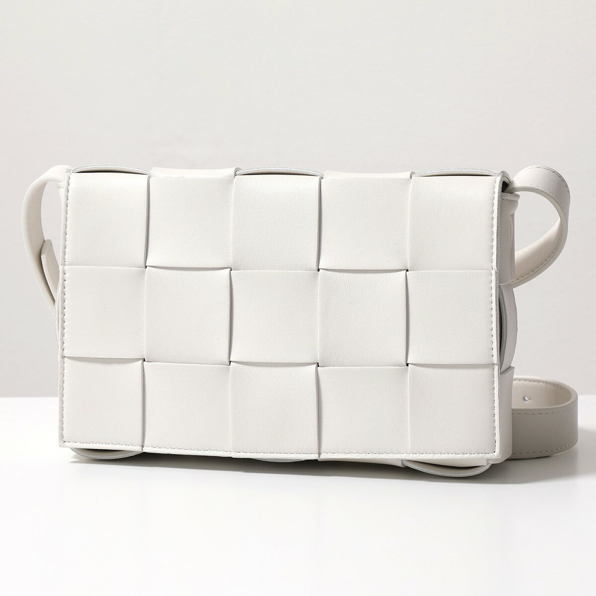 BOTTEGA VENETA ボッテガヴェネタ ショルダーバッグ カセット 578004 VMAY1 レディース マキシイントレ クロスボディバッグ 鞄 9009/WHITE-GOLDのサムネイル