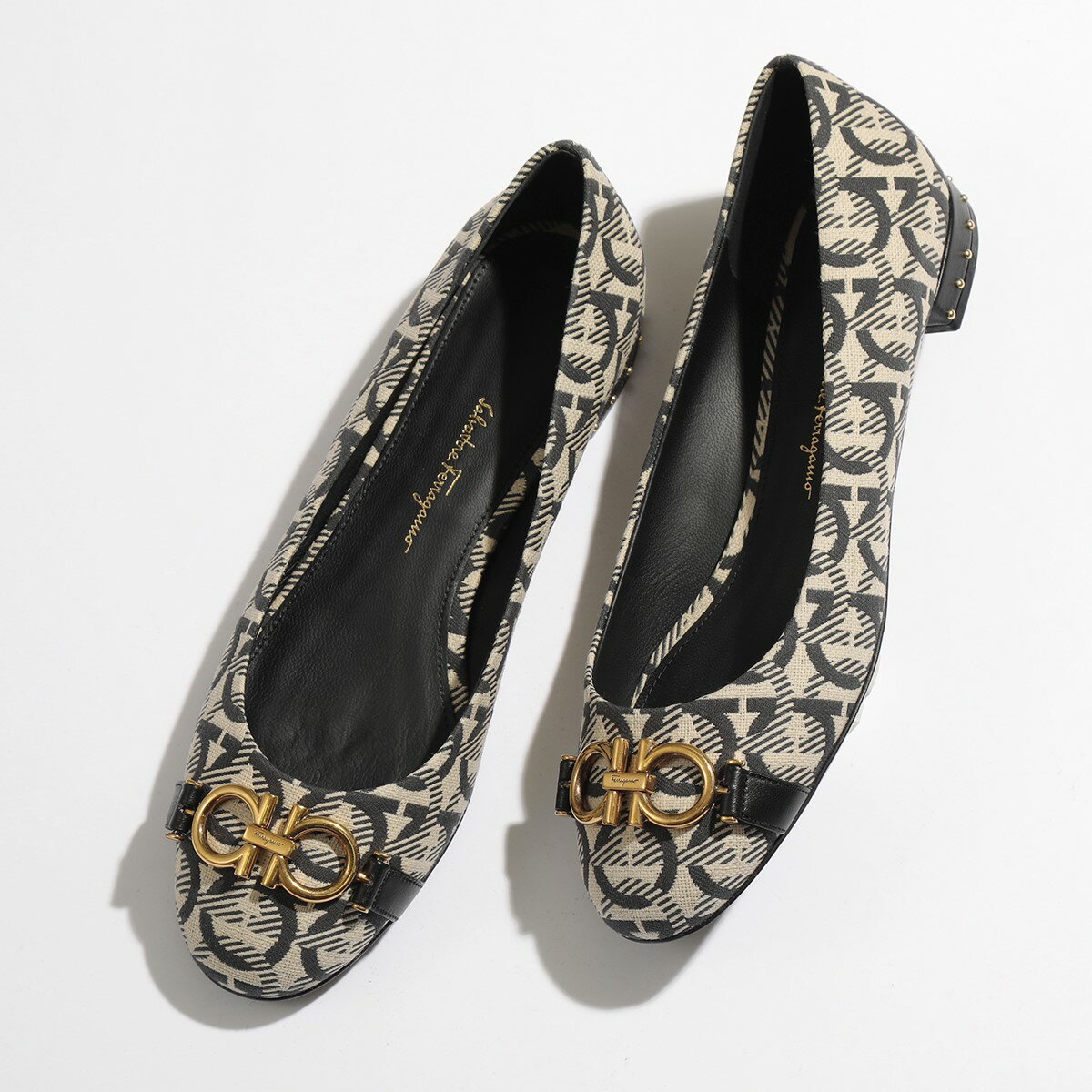 SALVATORE FERRAGAMO フェラガモ パンプス GARDA 10T 0704763 レディース ガンチーニ フラット ワイズD スタッズ装飾 靴 NEROのサムネイル