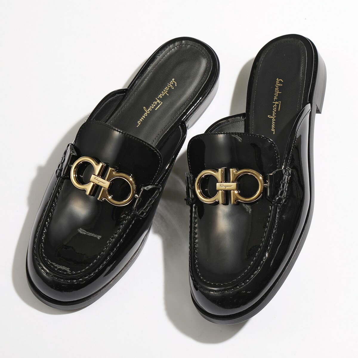 SALVATORE FERRAGAMO フェラガモ ローファー VIGGIO 0705751 レディース ミュール スリッポン エナメル ガンチーニ ワイズD 靴 NEROのサムネイル