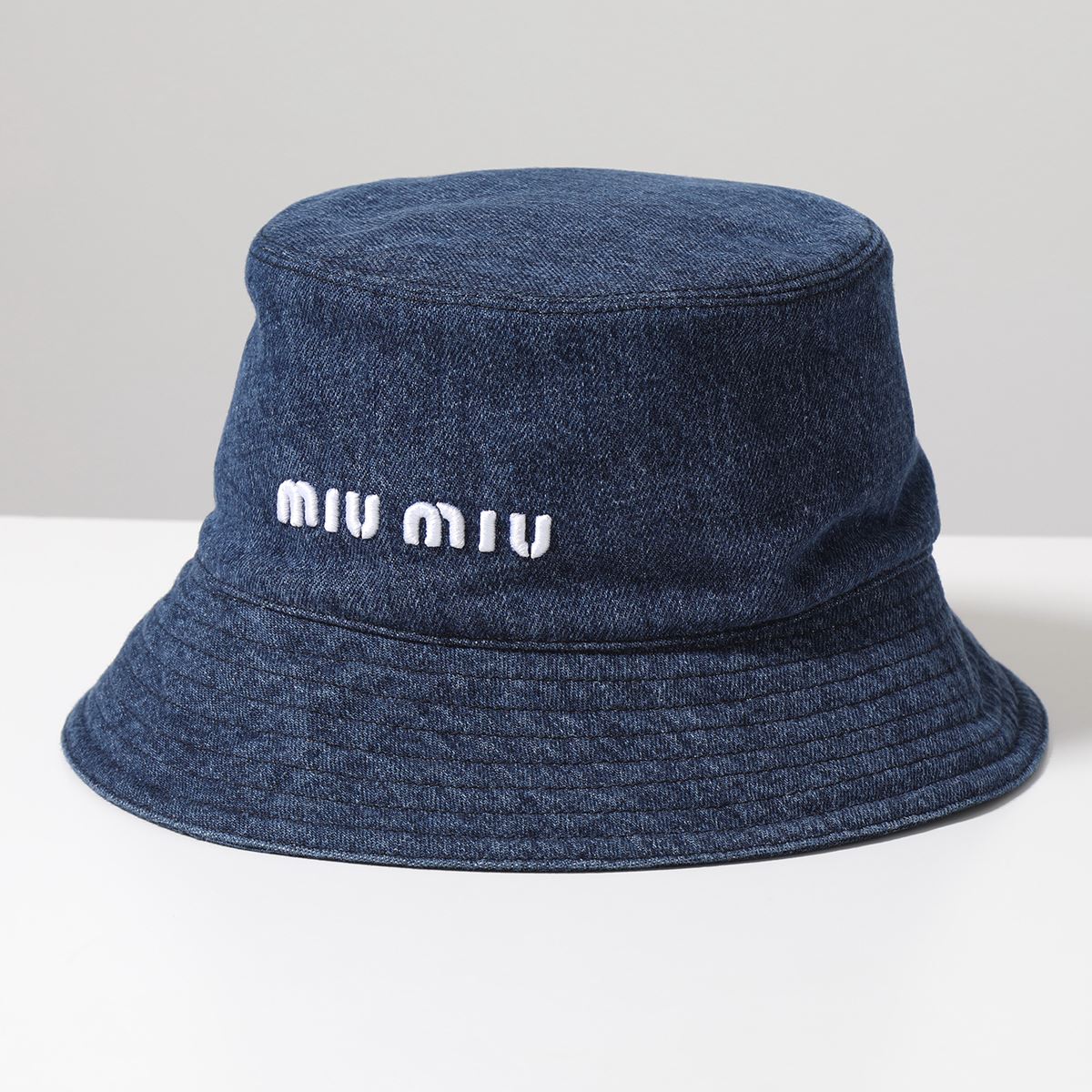 【5/25限定！2人に1人が当選！エントリーで最大100％ポイントバック】MIUMIU ミュウミュウ バケットハット 5HC196 2F3W レディース デニム 立体ロゴ刺繍 バケハ 帽子 F022X【cp_ten】のサムネイル