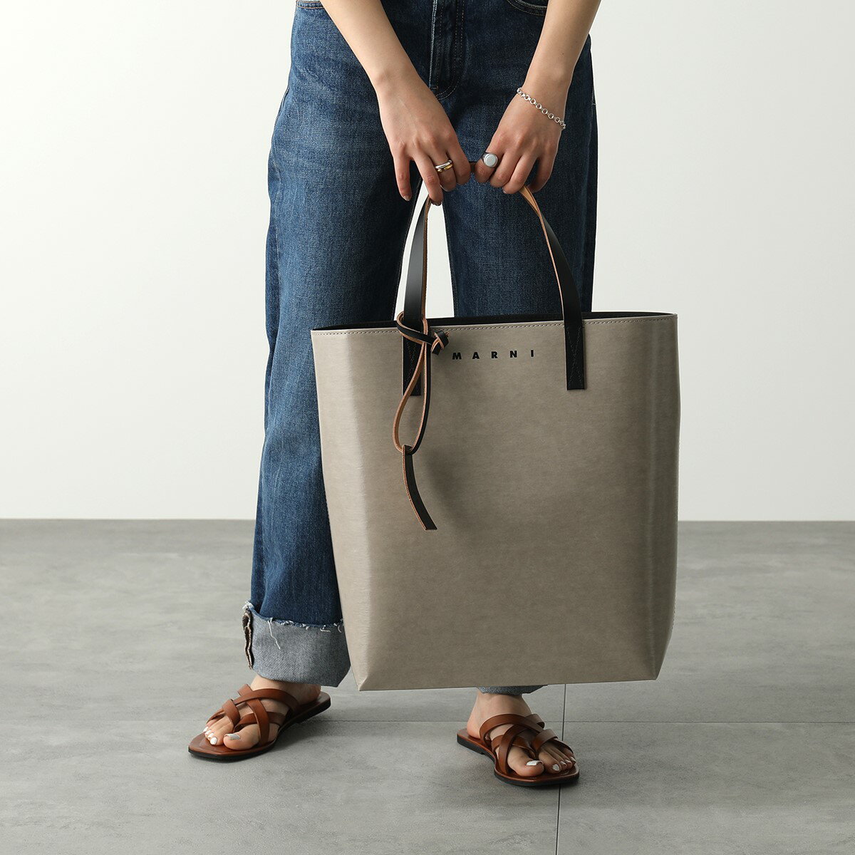 MARNI マルニ トートバッグ SHMQ0025Q0 P0621 レディース セルロース ショッピングバッグ ロゴ バイカラー 鞄 Z2N44のサムネイル