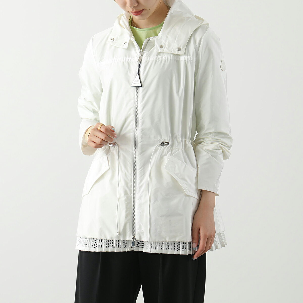 MONCLER モンクレール ジャケット BAABA 1A00116 54155 レディース ノーカラー フード付き 裾レース ウインドブレーカー レインコート アイコンロゴパッチ 032のサムネイル