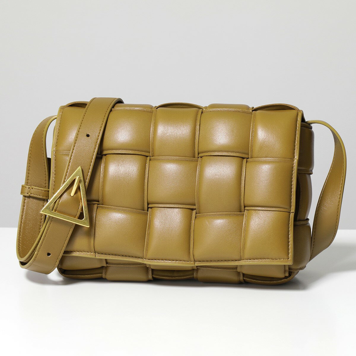 BOTTEGA VENETA ボッテガヴェネタ ショルダーバッグ カセット 591970 VCQR1 レディース マキシイントレ パデッド クロスボディバッグ レザー 鞄 7745/ACORN-GOLDのサムネイル