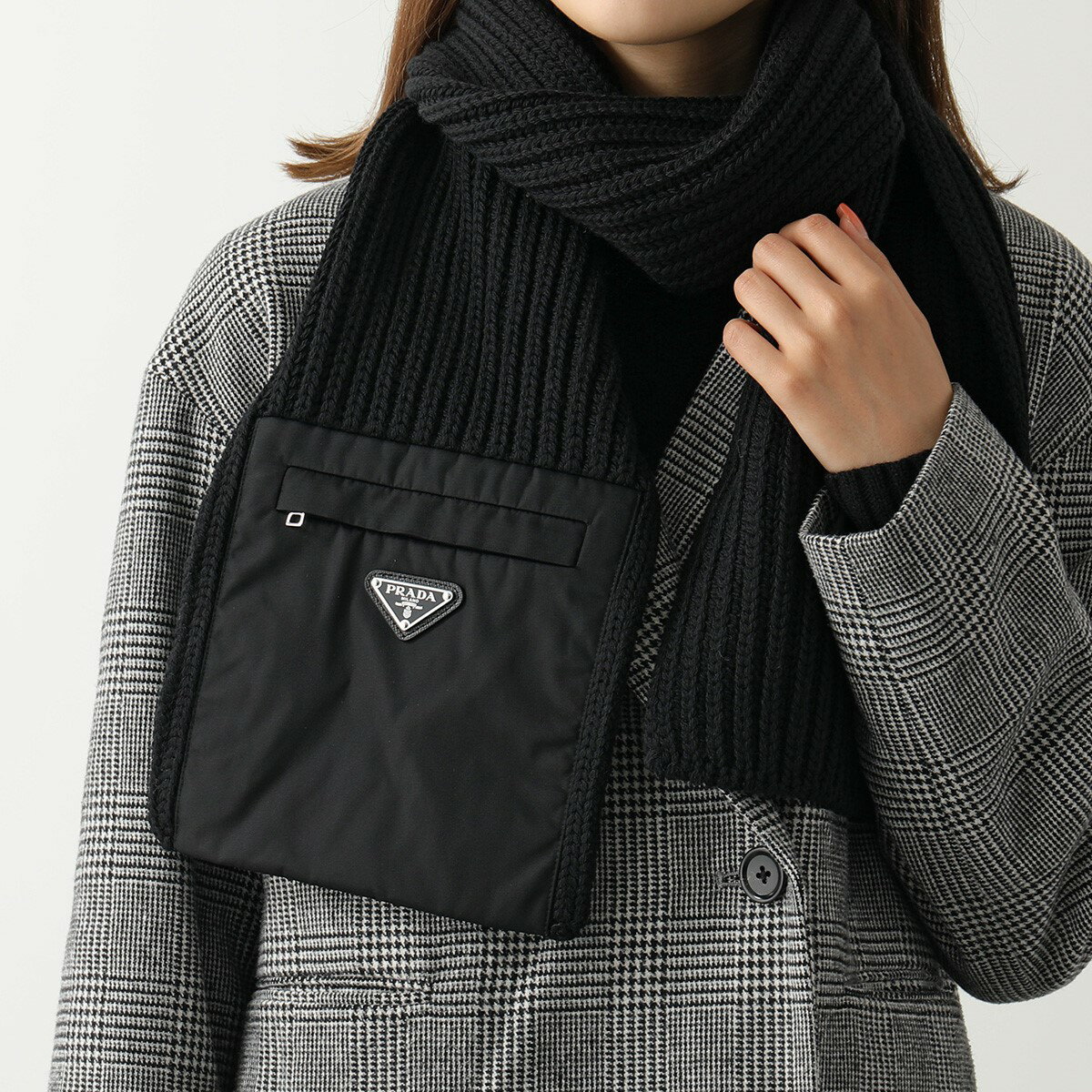 PRADA プラダ マフラー UMS354 1WTO レディース Re Nylon ギャバジン ウール ニット スカーフ 三角ロゴ ポケット付 F0002/NEROのサムネイル