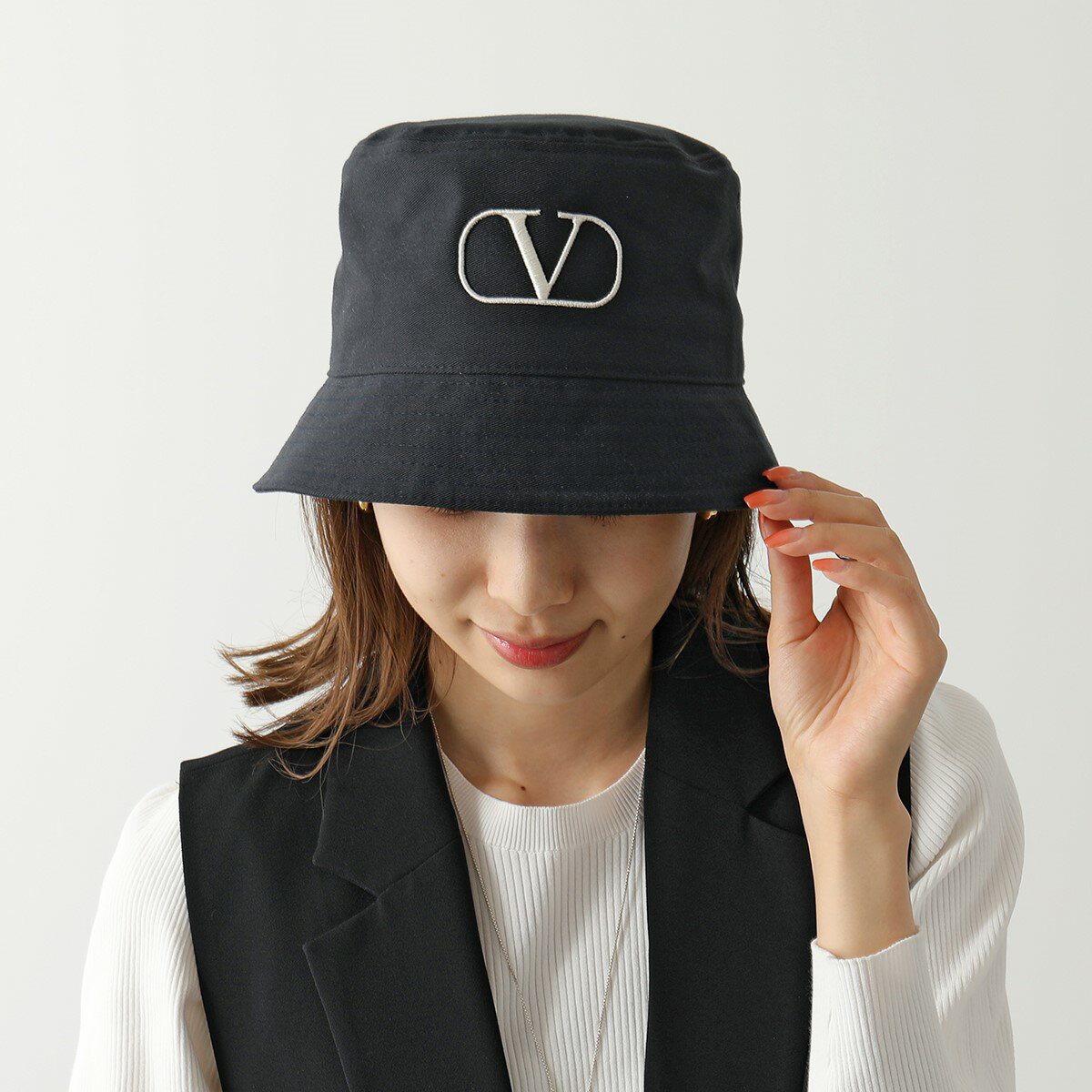 VALENTINO ヴァレンティノ バケットハット 1Y2HGA11HCY レディース Vロゴ 刺繍 コットン 帽子 6SFのサムネイル