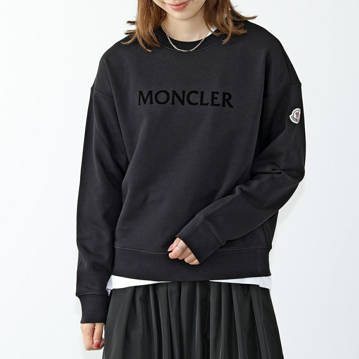 MONCLER モンクレール トレーナー 8G00021 809LC レディース スウェットシャツ クルーネック フロッキープリント ロゴ アイコンパッチ 999のサムネイル
