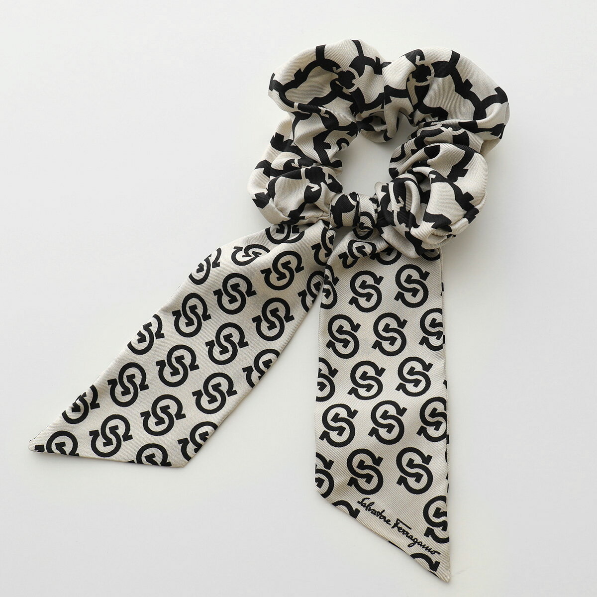 SALVATORE FERRAGAMO フェラガモ シュシュ 34 0216 レディース ガンチーニ シルク ヘアアクセサリー リボン ヘアゴム BONE/NEROのサムネイル