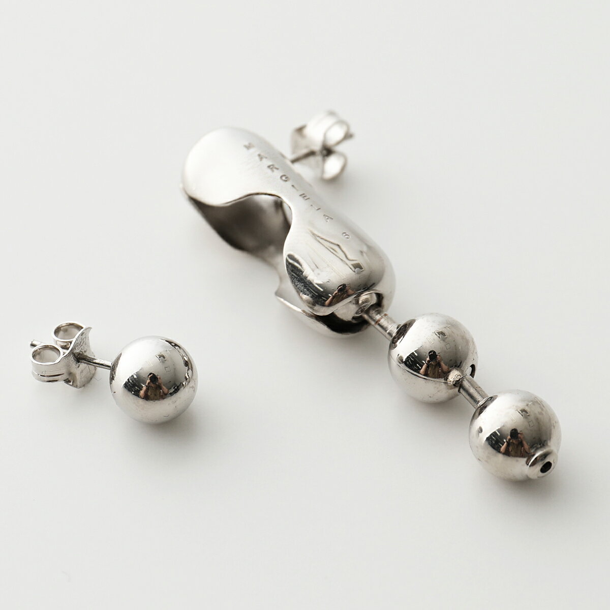 MM6 エムエムシックス メゾンマルジェラ ピアス SM6VG0019 SV0122 レディース アシンメトリー ボールチェーン スタッド ロゴ アクセサリー 951のサムネイル