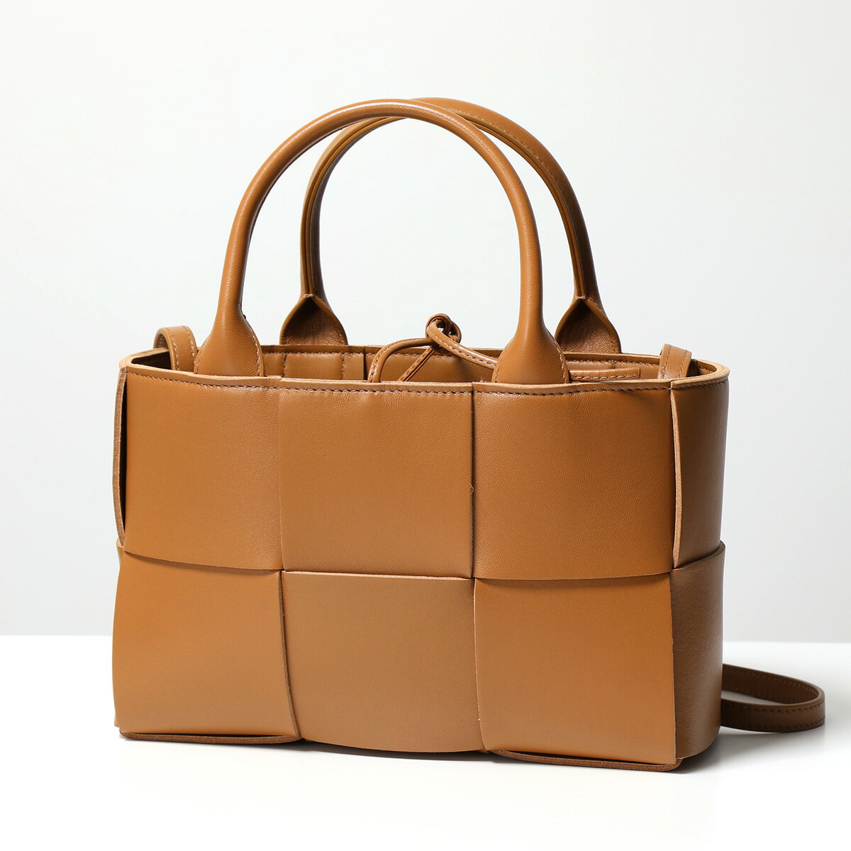BOTTEGA VENETA ボッテガヴェネタ ハンドバッグ ミニ アルコ トートバッグ 709337 VCQC2 レディース マキシイントレチャート レザー ポーチ付き ロゴ 鞄 2593のサムネイル