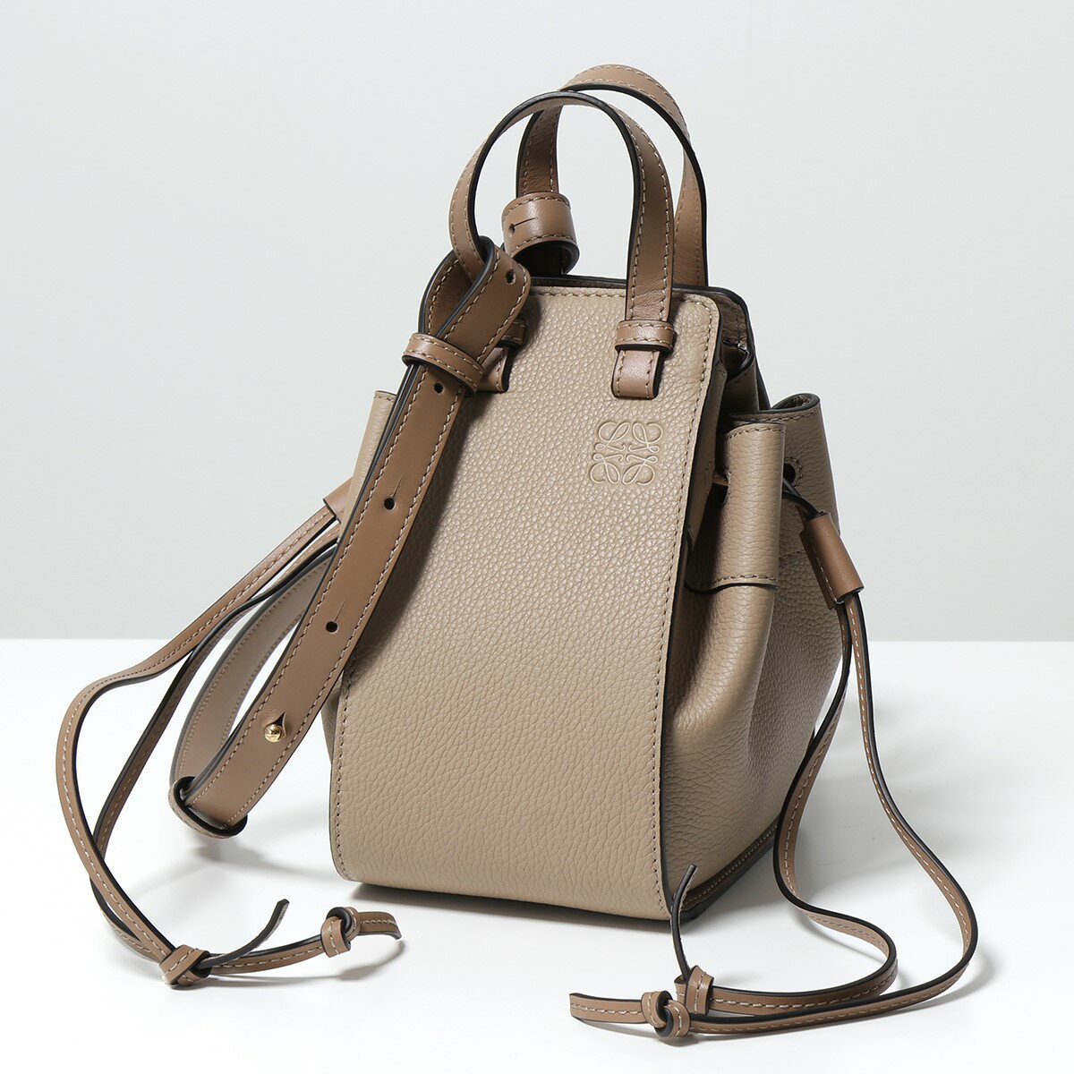 【6/30限定最大10,000円OFFクーポン配布中】LOEWE ロエベ ショルダーバッグ HAMMOCK DW MINI ハンモック ミニ A538V07X15 レディース レザー トート ハンドバッグ アナグラム 鞄 2150/ARENA/SANDのサムネイル