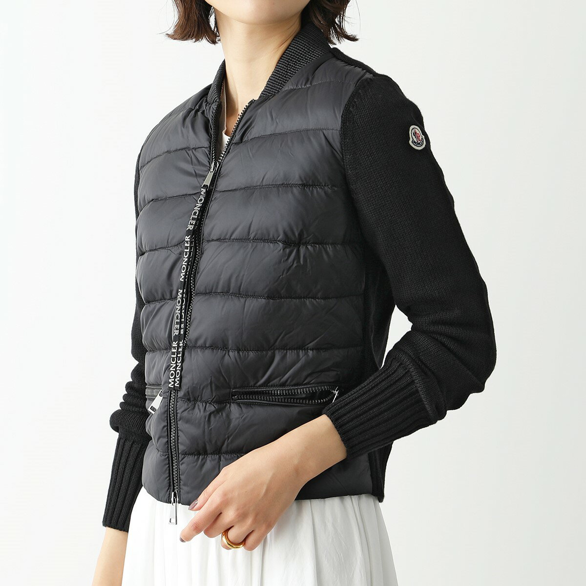 MONCLER モンクレール ニットジャケット MAGLIONE TRICOT CARDIGAN 9457100 A9106 レディース カーディガン ダウン ウール アームロゴ 999のサムネイル