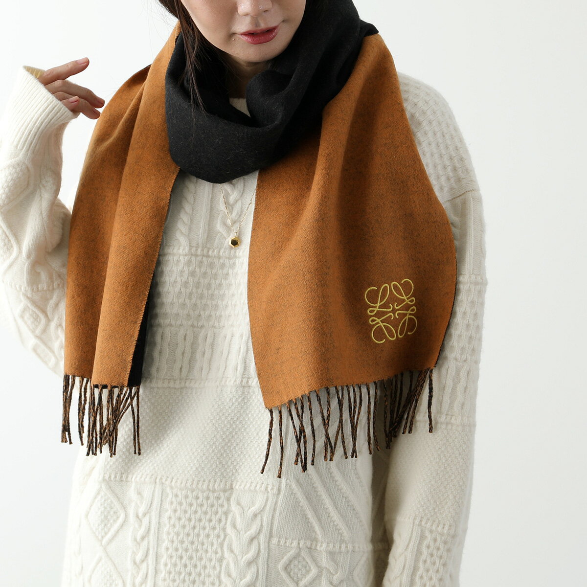 LOEWE ロエベ マフラー WINDOW ウィンドー F810487X01 レディース スカーフ アナグラム 刺繍 ツートーン フリンジ ウール カシミア混 1119/BLACK/CAMELのサムネイル