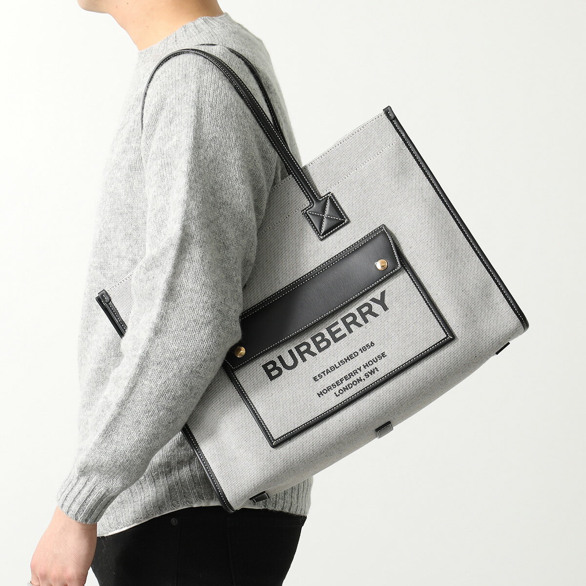 BURBERRY バーバリー トートバッグ MANZONI LL MD POCKET DTL TOTE 8044128 レディース ミディアム ツートンキャンバス×レザー フレイヤトート ホースフェリープリント FREYA フレヤ ツートン 鞄 BLACKのサムネイル