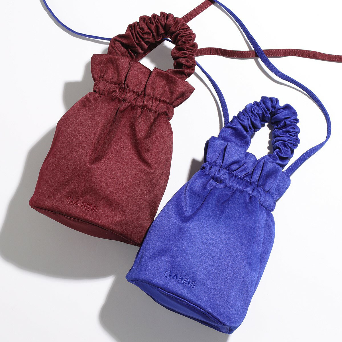 GANNI ガニー 巾着バッグ A4503 5855 レディース ハンドバッグ ショルダーバッグ ロゴ刺繍 サテン 鞄 カラー2色【fl_itigo】のサムネイル