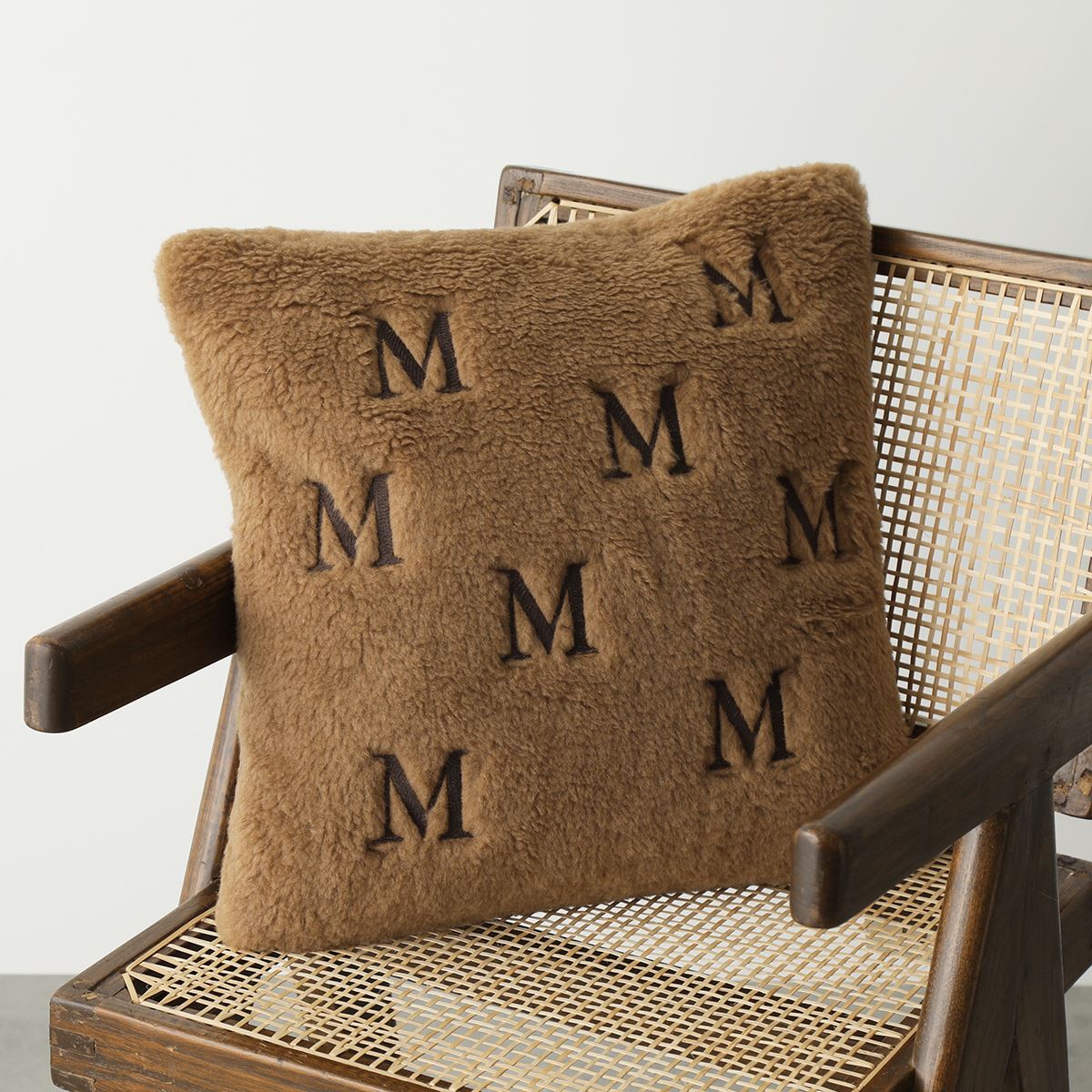 MAX MARA マックスマーラ クッション PILLY2 レディース テディベア ロゴ刺繍 シルク混キャメル 中綿付き 001のサムネイル