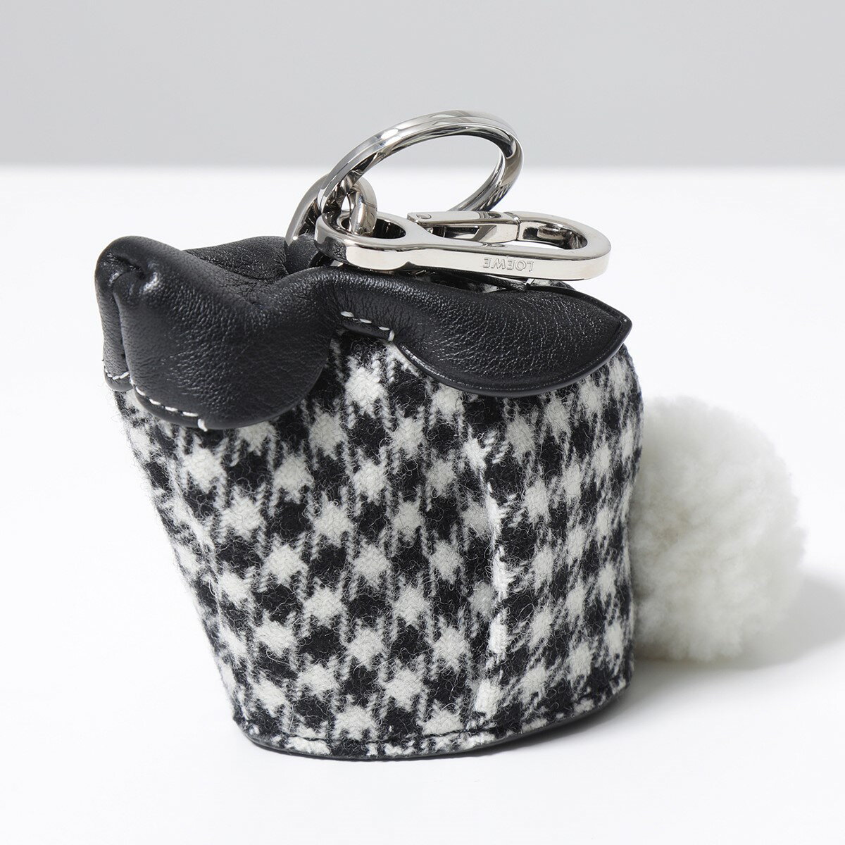 LOEWE ロエベ バッグチャーム BUNNY TWEED CHARM バニー ツイード 135.50CT40 レディース レザー コインケース ポーチ チェック柄 うさぎ キーホルダー 1102/BLACK/WHITEのサムネイル