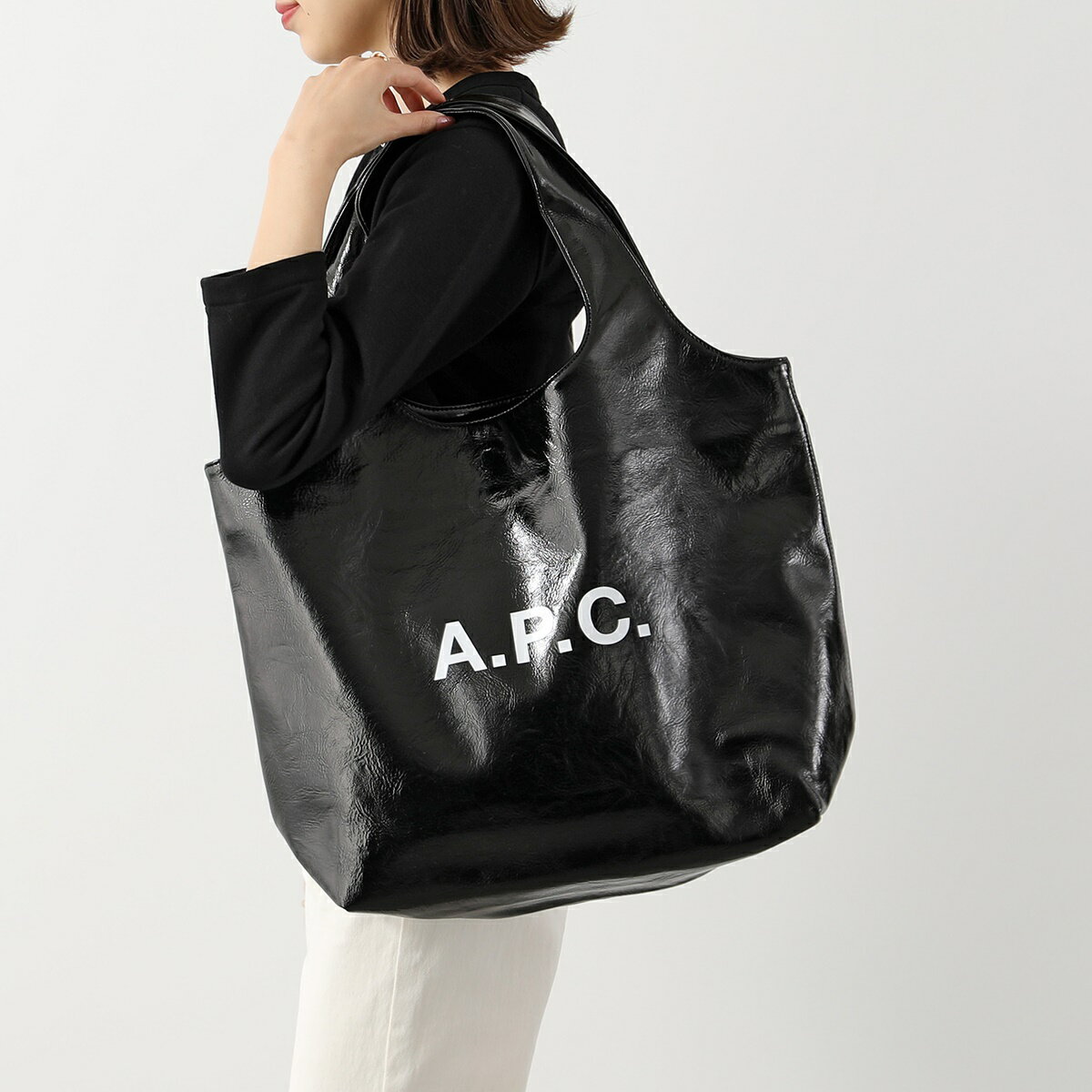 APC A.P.C. アーペーセー トートバッグ TOTE NINON PUABA M61565 レディース ロゴ ニノン フェイクレザー 鞄 LZZ/NOIRのサムネイル