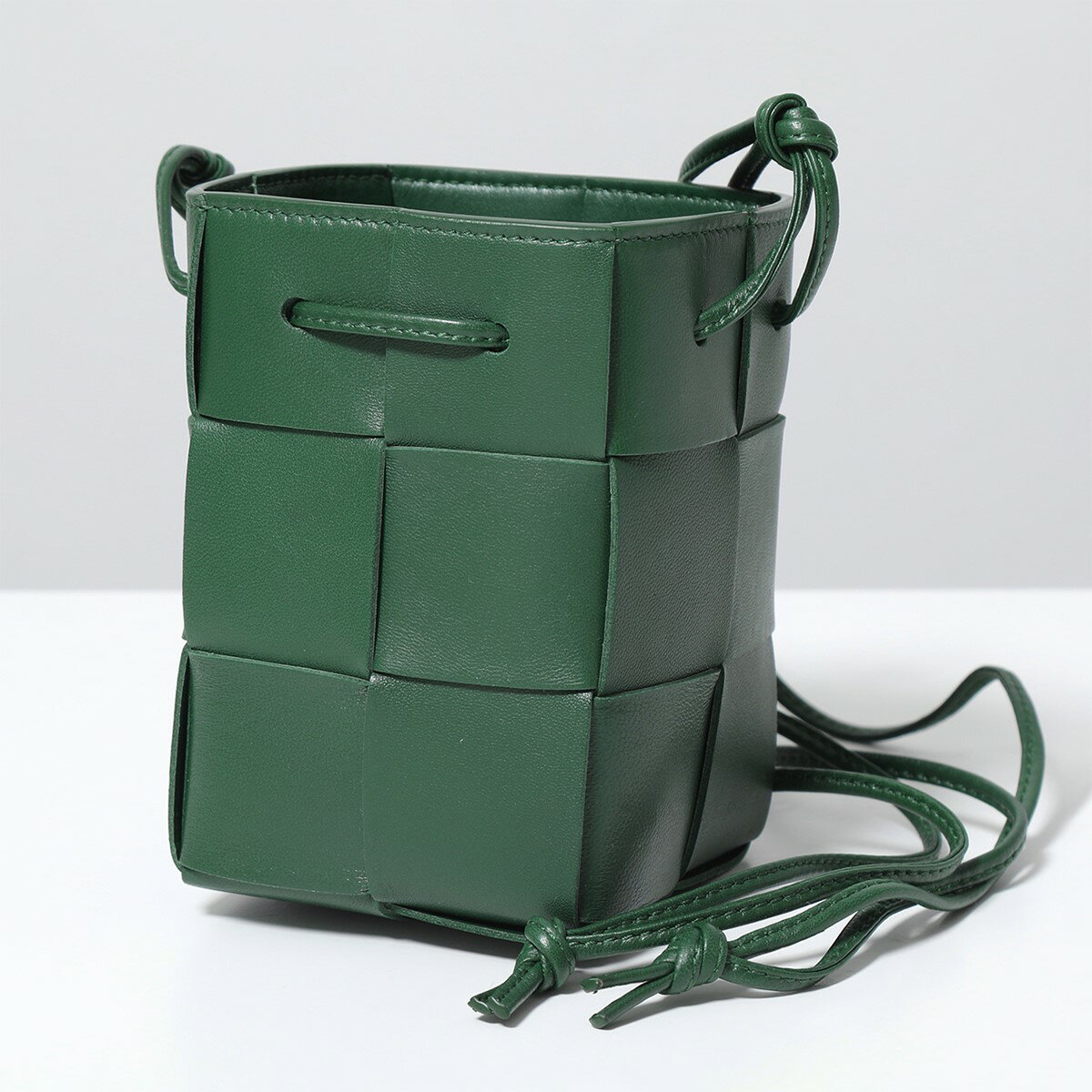 BOTTEGA VENETA ボッテガヴェネタ ショルダーバッグ CASSETTE カセット ミニ 680217 VCQC4 レディース マキシイントレチャート レザー 鞄 3035/RAINTREE-GOLD【cp_fivee】のサムネイル