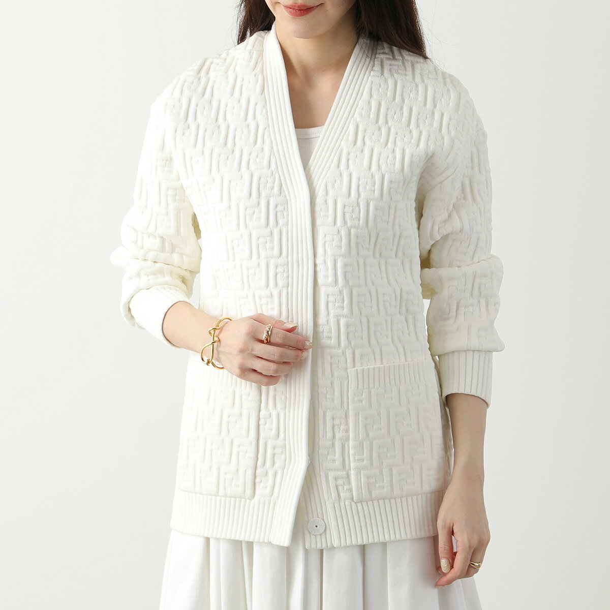 FENDI フェンディ カーディガン FF EMBOSSED FZC940 AJTE レディース ビスコース エンボス FFロゴ Vネック ニット F0ZNM/WHITEのサムネイル