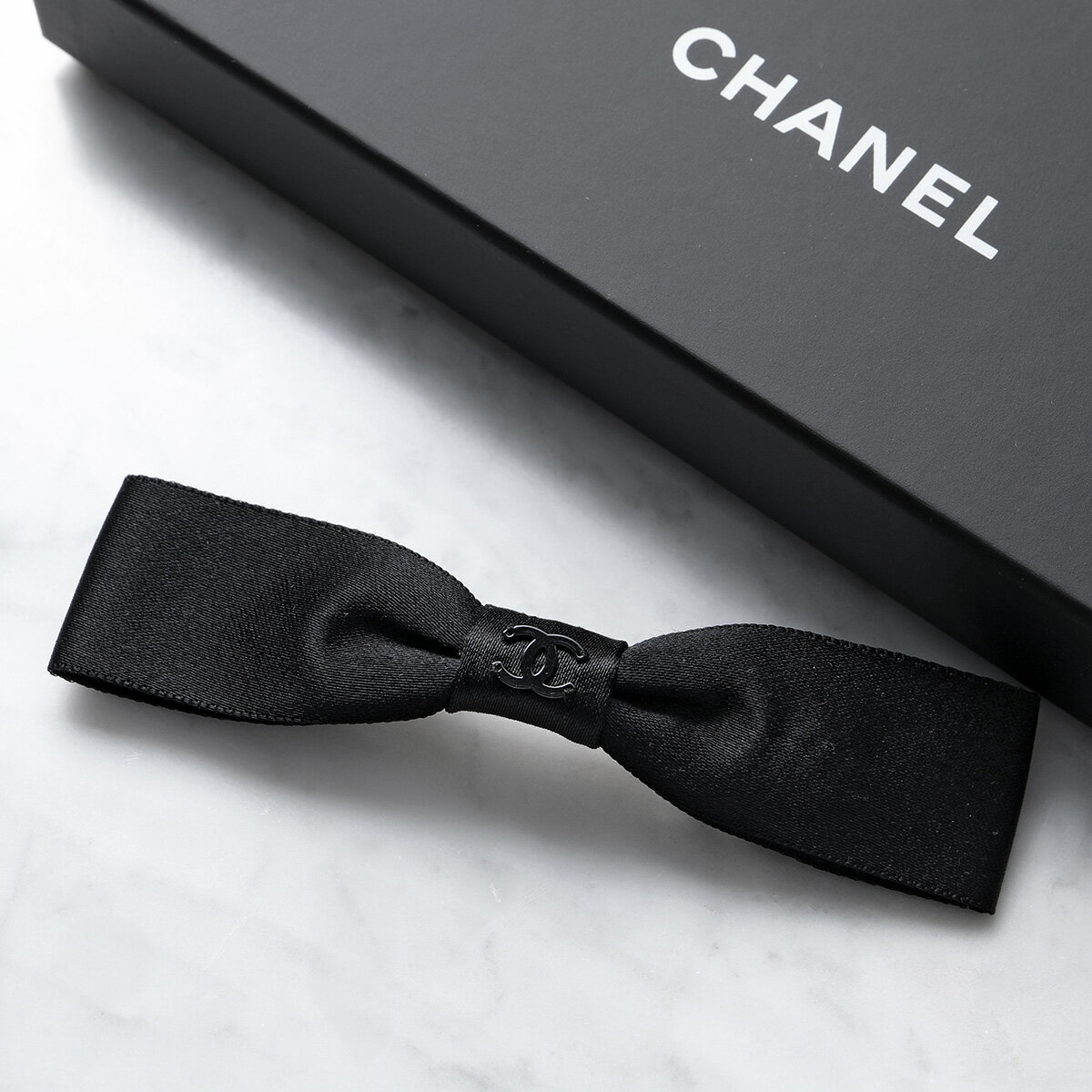 CHANEL シャネル ボウ バレッタ AA8999 B10511 レディース シルクサテン リボン ロゴ ヘアクリップ ヘアピン ココマーク 94305のサムネイル
