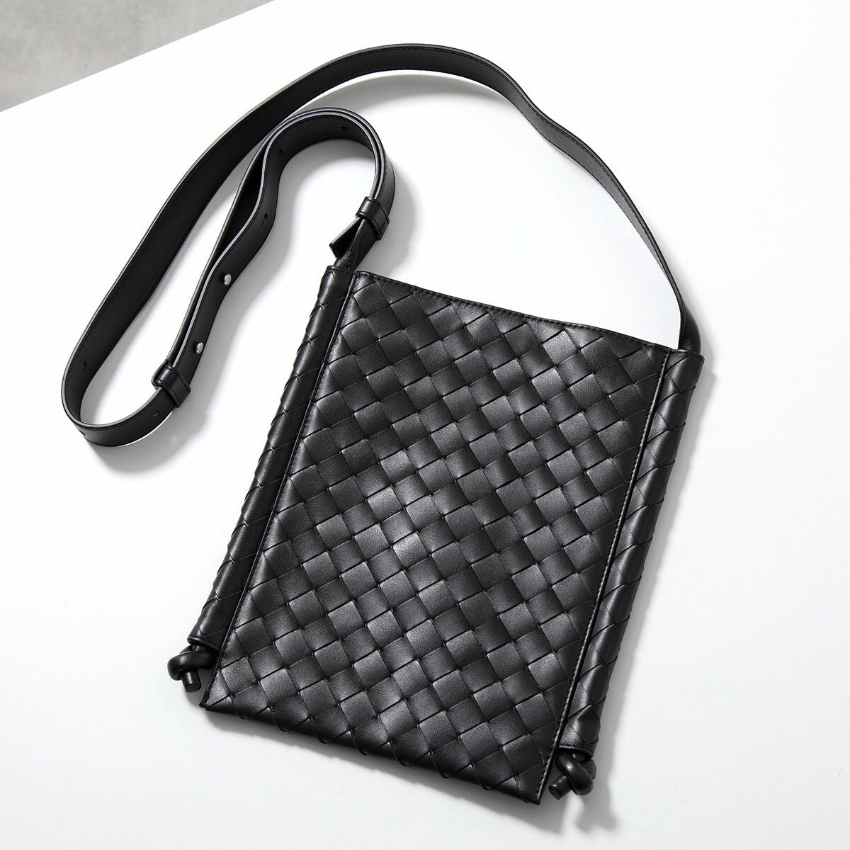 BOTTEGA VENETA ボッテガヴェネタ ショルダーバッグ SMALL FLAT LOOP スモール フラット ループ 776504 V2HL1 メンズ イントレチャート 鞄 8803/BLACK-SILVER【po_fifth】