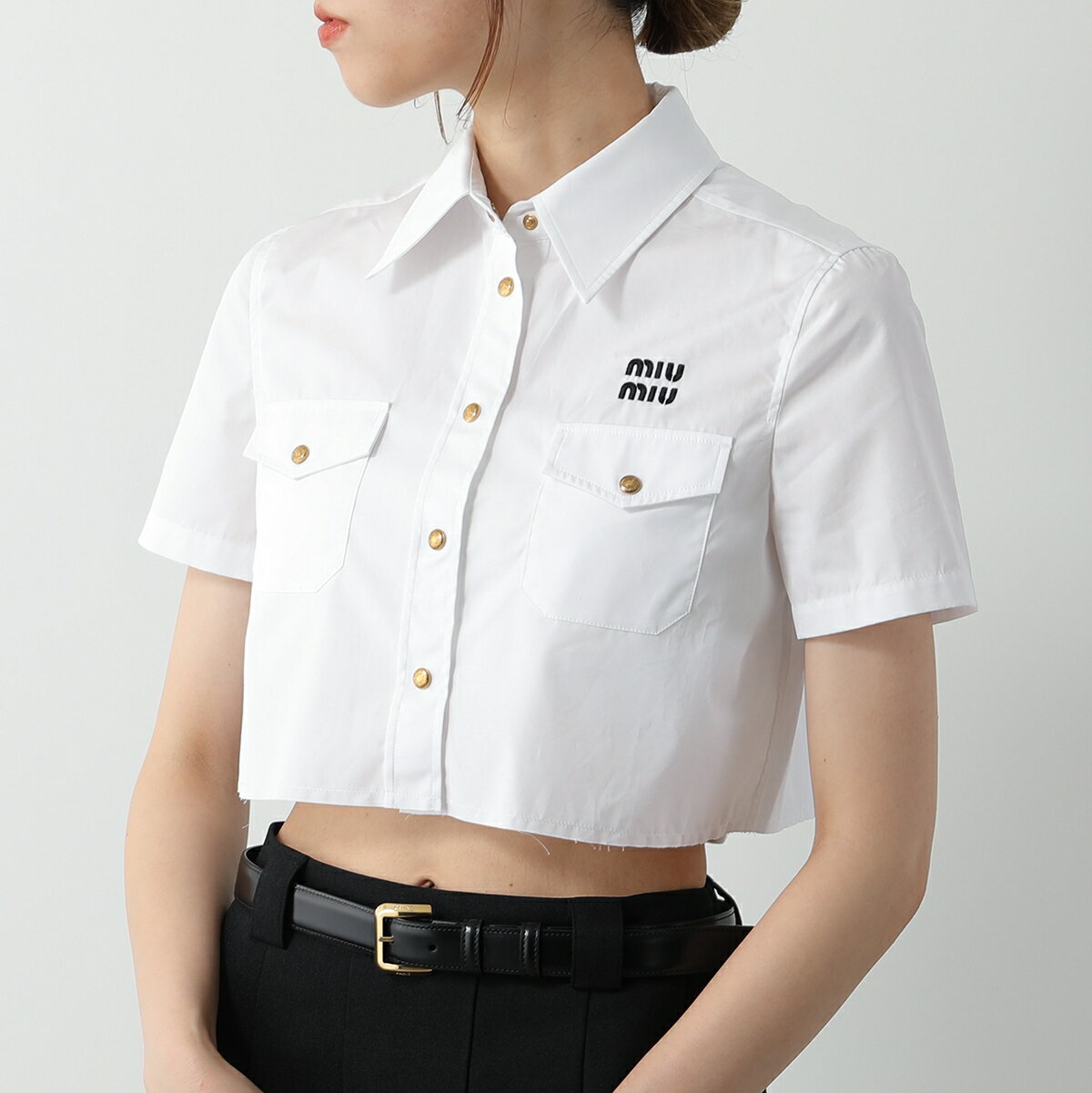 MIUMIU ミュウミュウ ポプリンシャツ MK1829 10RG レディース ブラウス 半袖 ロゴ刺繍 胸ポケット コットン クロップド丈 F0009/BIANCOのサムネイル