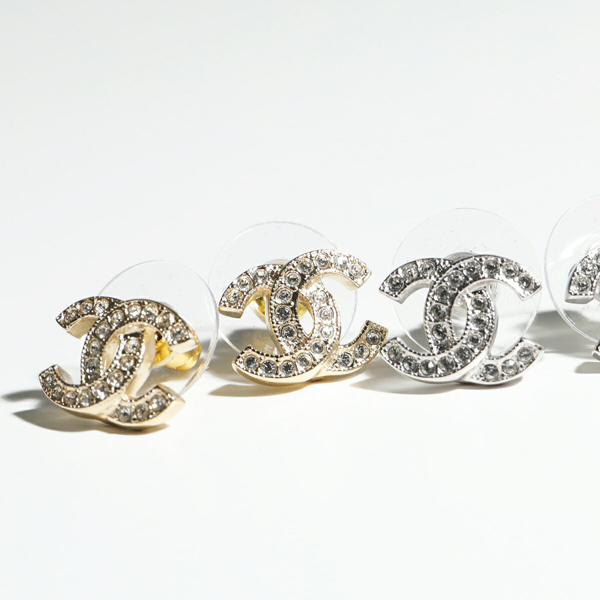 【10/5限定！2人に1人が当選！エントリーで最大100％ポイントバック】CHANEL シャネル ピアス ABE100 Y02003 レディース ラインストーン ココマーク CCマーク スタッド アクセサリー Z2800のサムネイル