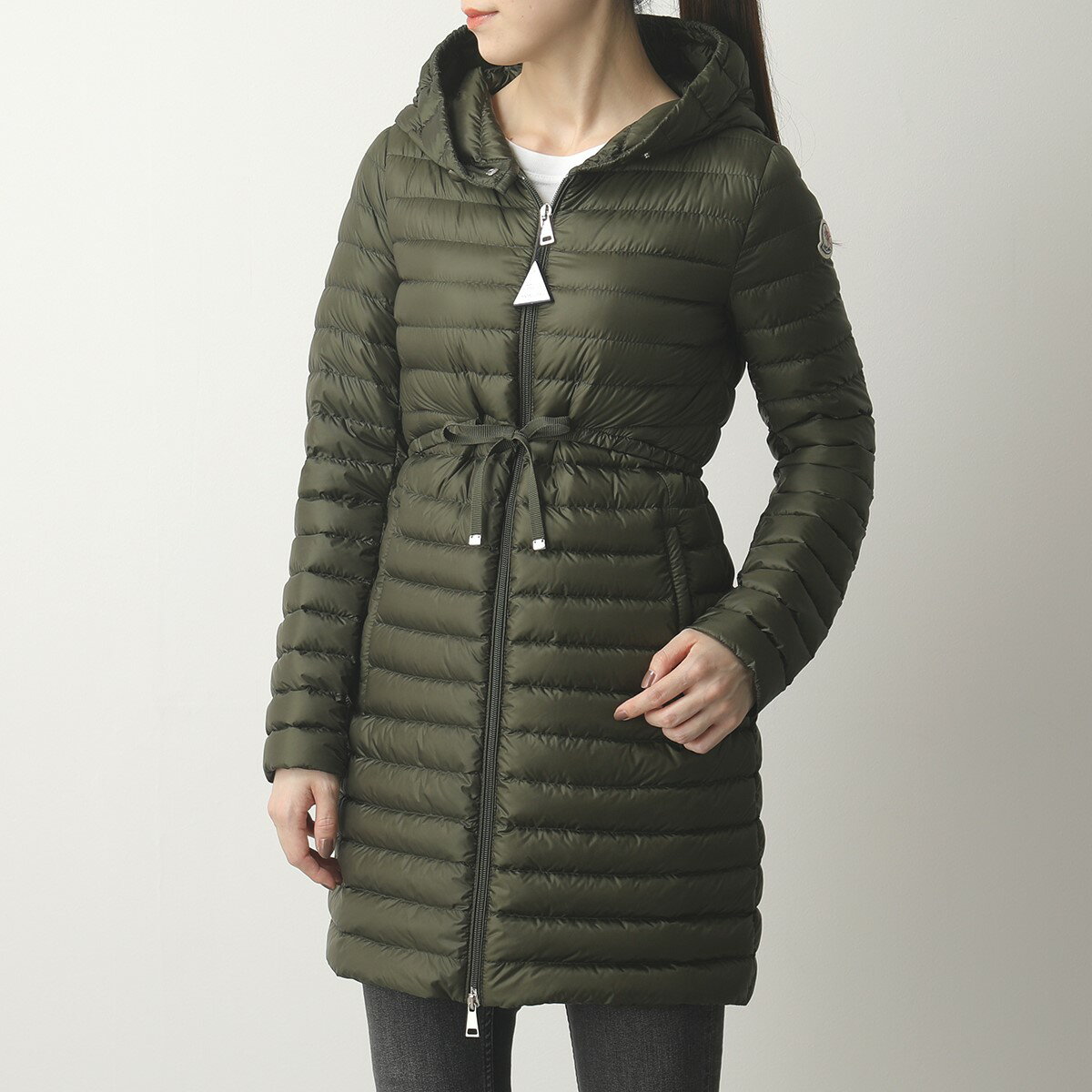【10％OFFクーポン対象！26日9時59分まで】MONCLER モンクレール BARBEL 4931299 53048 ライト ダウンコート フーテッドジャケット ブルゾン パッカブル 818 レディース【CP_10】
