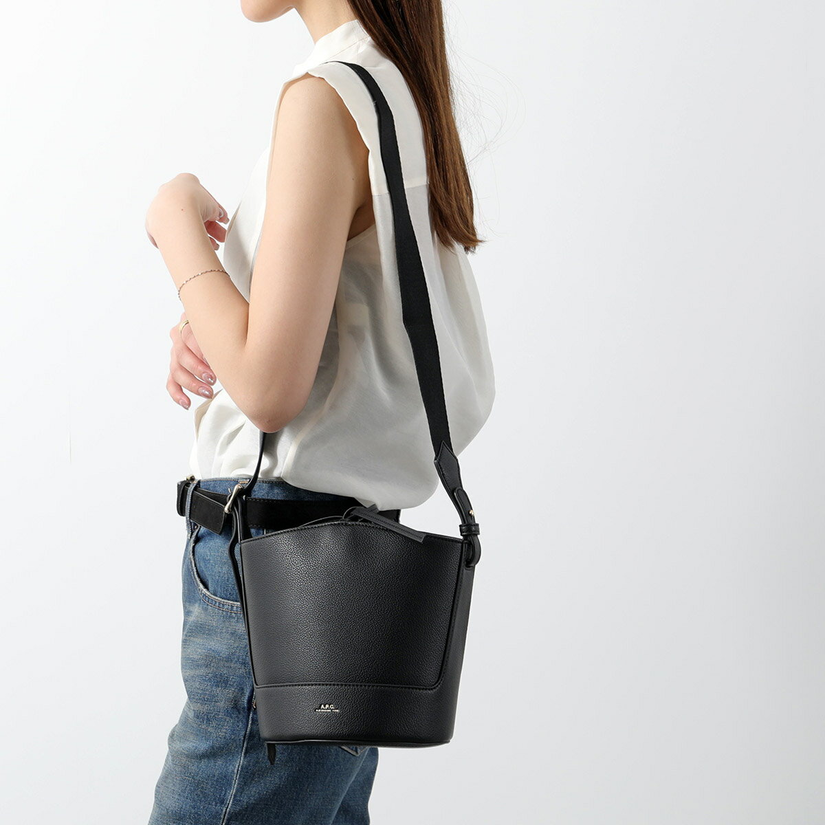 ショルダーバッグ・ポシェット A.P.C. Women Shoulder Bags PXBMWF61412LZZ Black 楽天市場】apc ポシェット(レディースバッグ|バッグ):バッグ