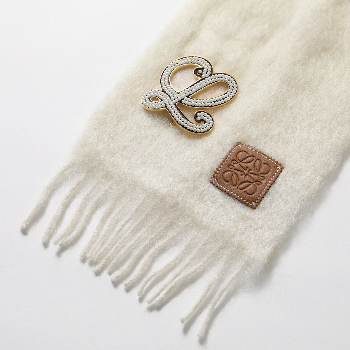 LOEWE ロエベ F813487X11 ブローチ付き スカーフ マフラー ウール混モヘア アナグラム フリンジ 大判 ストール 2120/OFFWHITE レディースのサムネイル