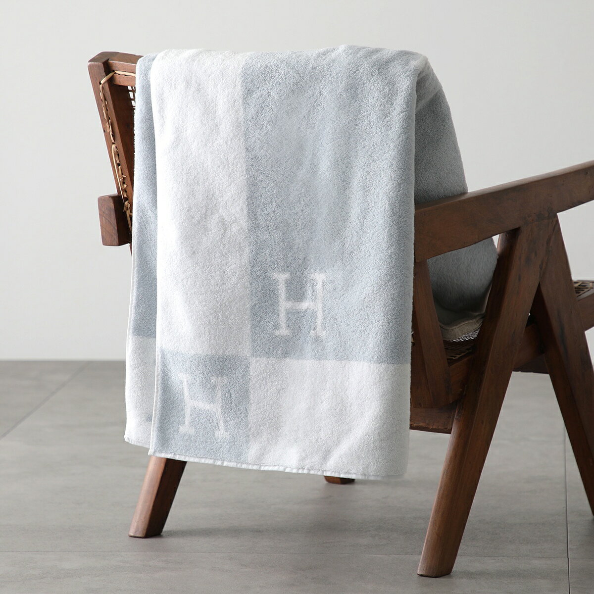 HERMES エルメス バスタオル 90×120 アヴァロン AVALON 102196M レディース コットン ジャガード ブロック Hロゴ ライトブルーのサムネイル