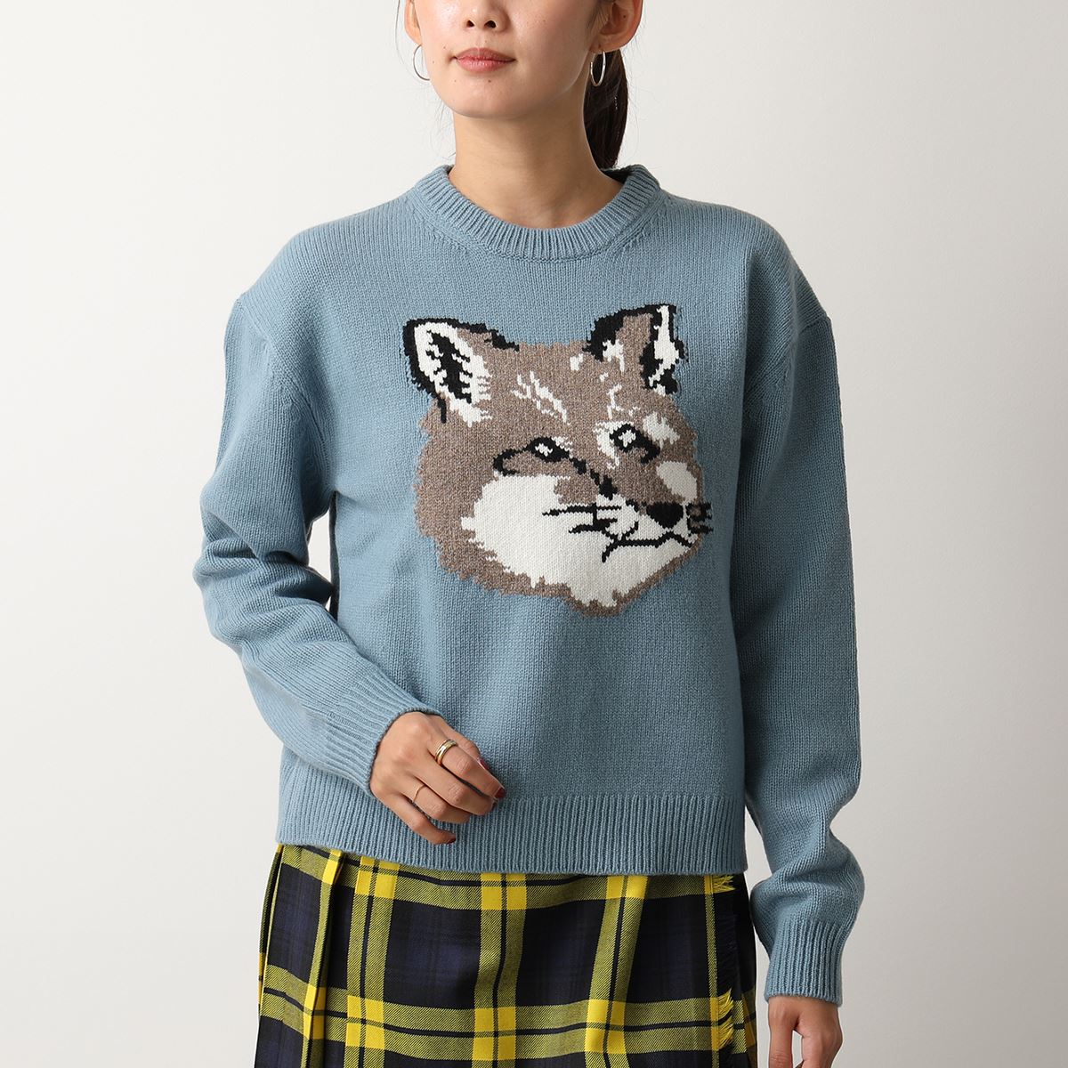 MAISON KITSUNE メゾンキツネ FW00535KT1016 FOX HEAD PULLOVER クルーネック ニット セーター LIGHT-BLUE レディースのサムネイル