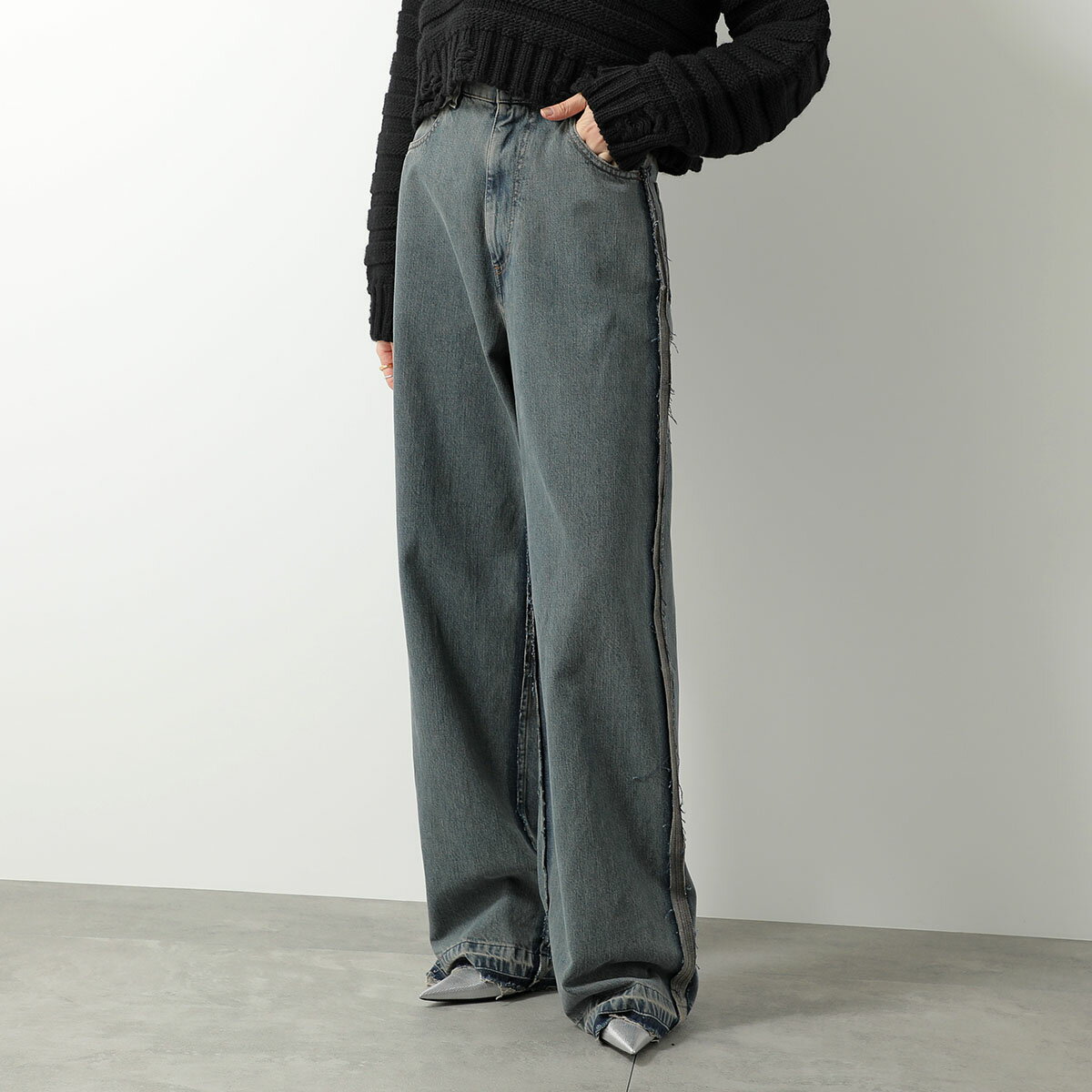 MM6 エムエムシックス メゾンマルジェラ ジーンズ S52LA0265 S30844 レディース ワイド デニム ハイウエスト 5ポケット ロゴパッチ 963のサムネイル