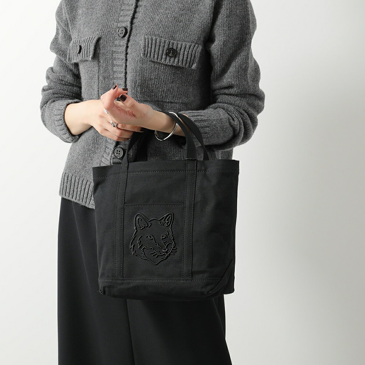 MAISON KITSUNE メゾンキツネ ハンドバッグ LW05103WW0107 レディース 立体フォックス コットン 刺繍 ..